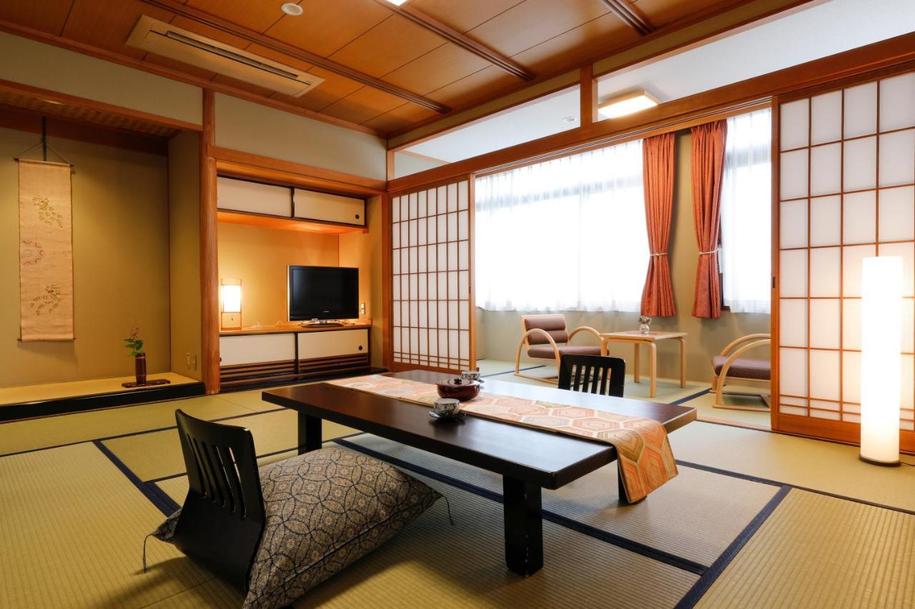 Ryokan Asukasou At The Entrancne Of Nara Park Eksteriør bilde